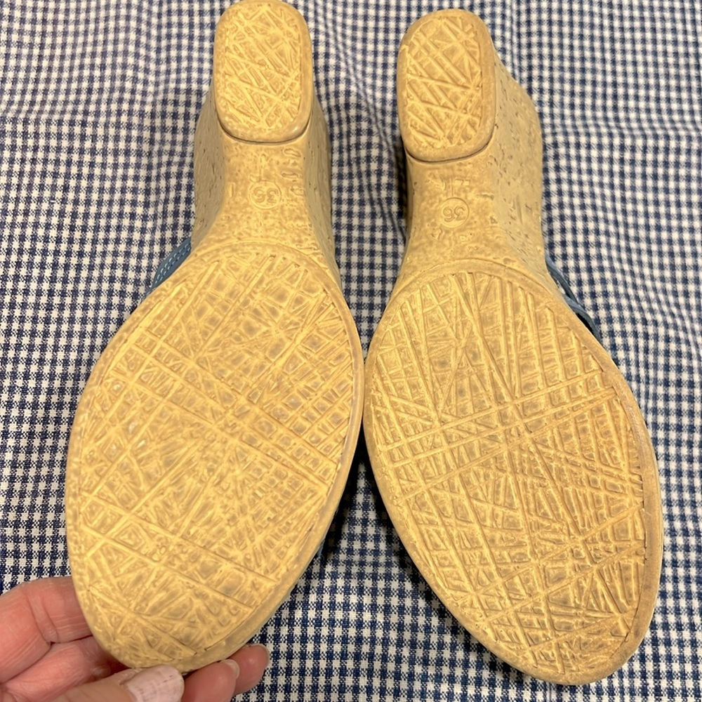 Spring Step Sandals - Picture 5 of 9